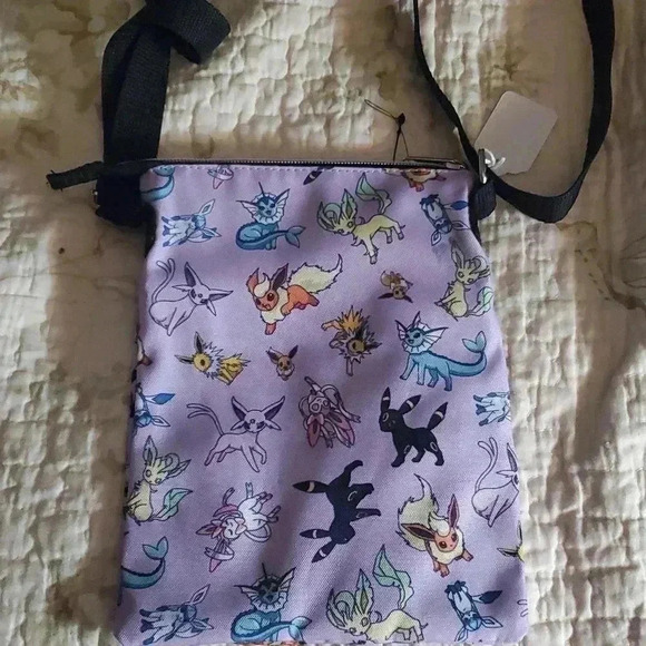 Crossbody Pokémon passport bag - Picture 3 of 5